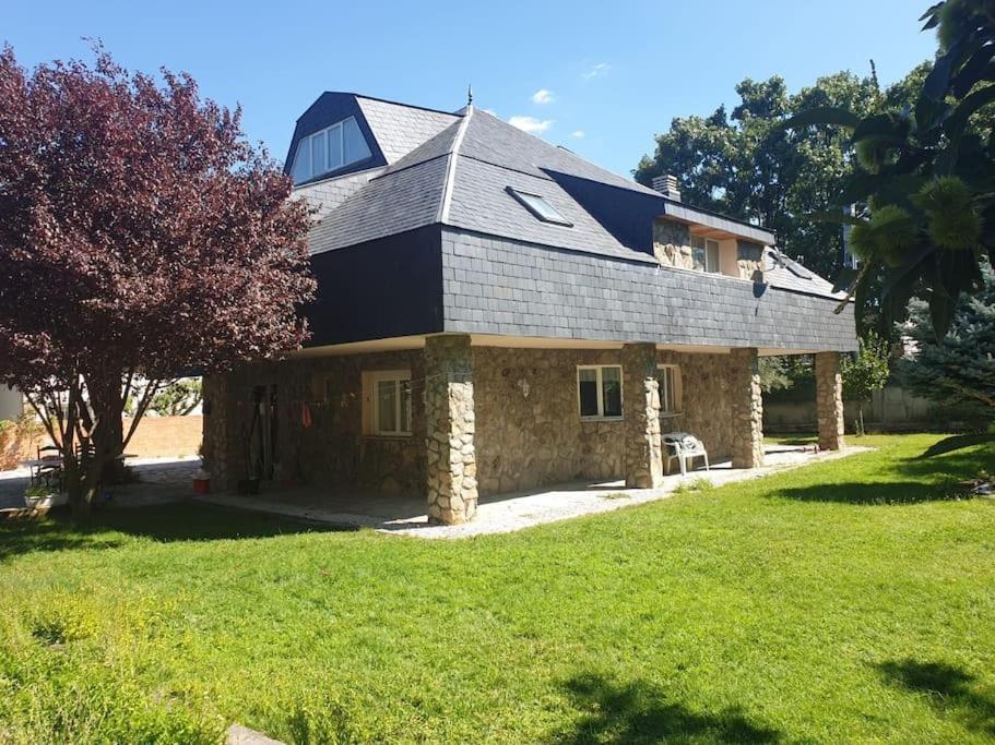 Chalet De 5 Habitaciones En La Sierra De Madrid El Olivo De Miraflores 미라플로레스 데 라 시에라 외부 사진