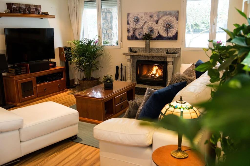Chalet De 5 Habitaciones En La Sierra De Madrid El Olivo De Miraflores 미라플로레스 데 라 시에라 외부 사진