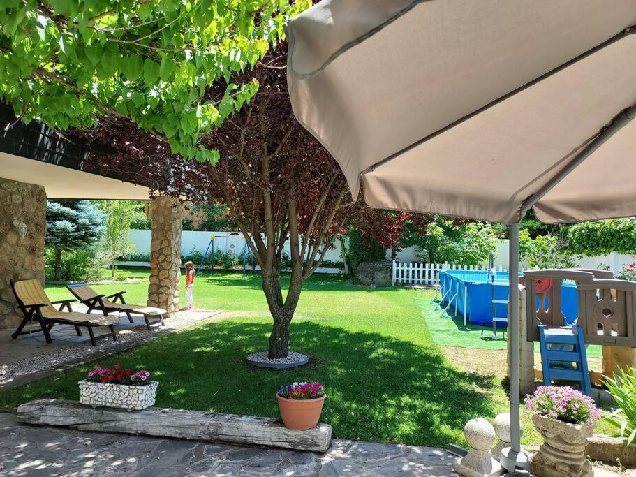 Chalet De 5 Habitaciones En La Sierra De Madrid El Olivo De Miraflores 미라플로레스 데 라 시에라 외부 사진