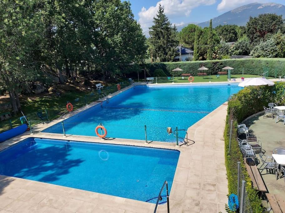 Chalet De 5 Habitaciones En La Sierra De Madrid El Olivo De Miraflores 미라플로레스 데 라 시에라 외부 사진