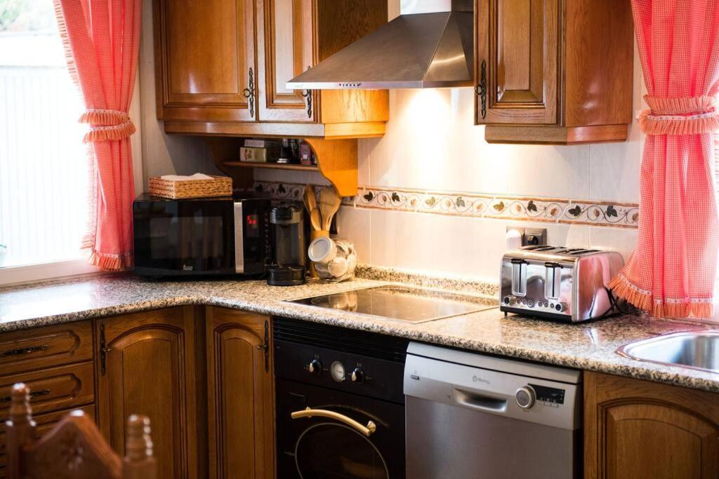 Chalet De 5 Habitaciones En La Sierra De Madrid El Olivo De Miraflores 미라플로레스 데 라 시에라 외부 사진